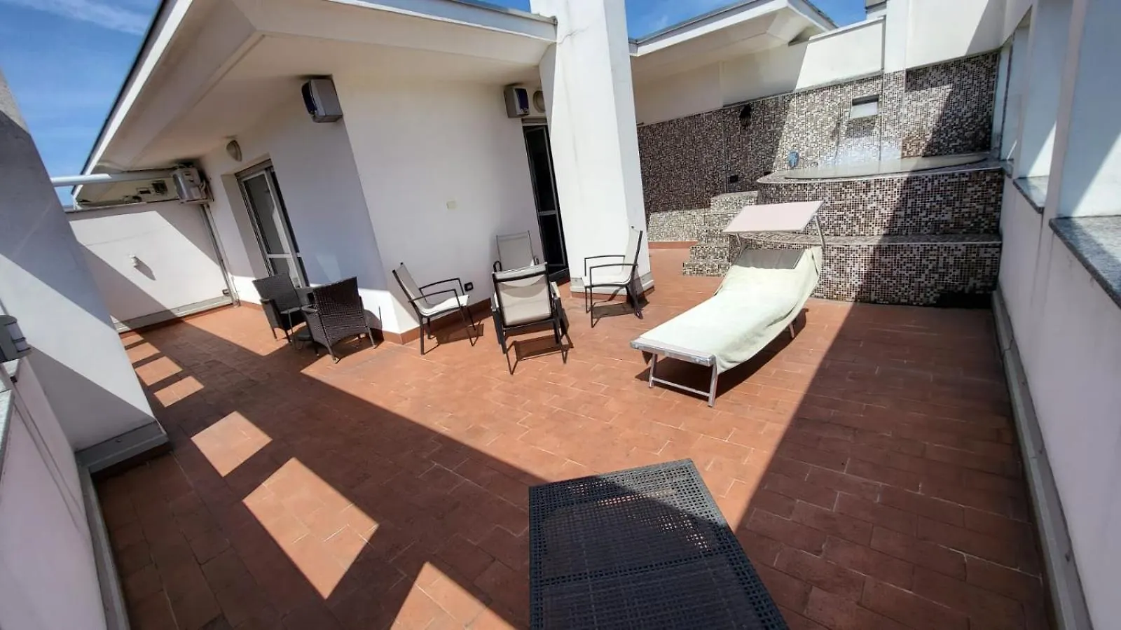 B&B - Camera Doppia Con Bagno Privato In Stupendo Attico Con Vista Mozzafiato Milan Bed & Breakfast