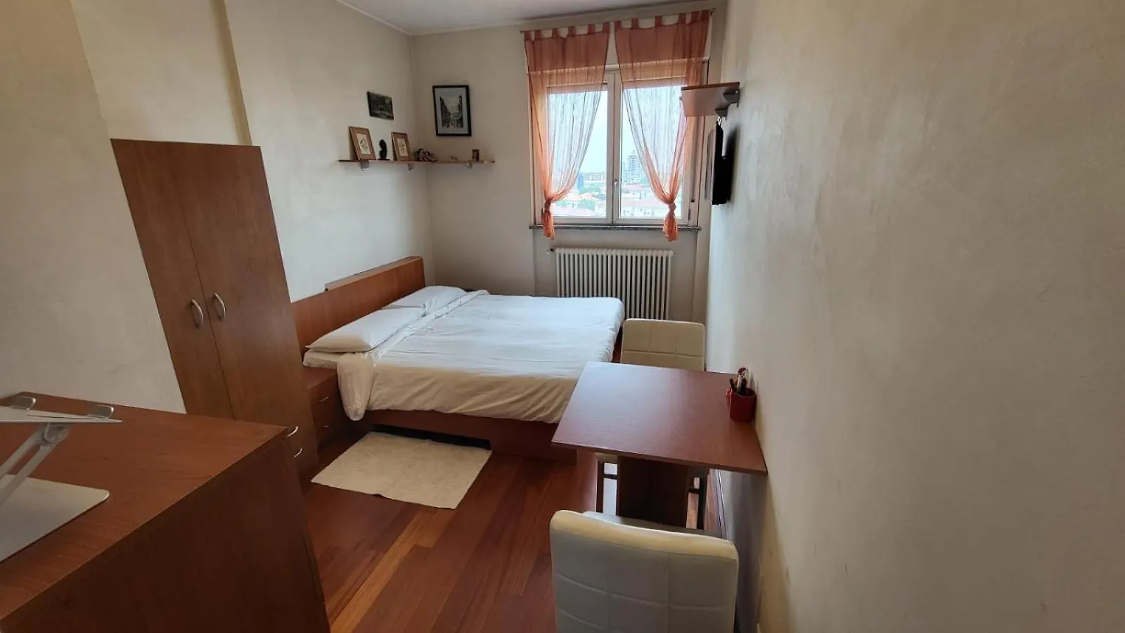 B&B - Camera Doppia Con Bagno Privato In Stupendo Attico Con Vista Mozzafiato Milan 0*,  Italy