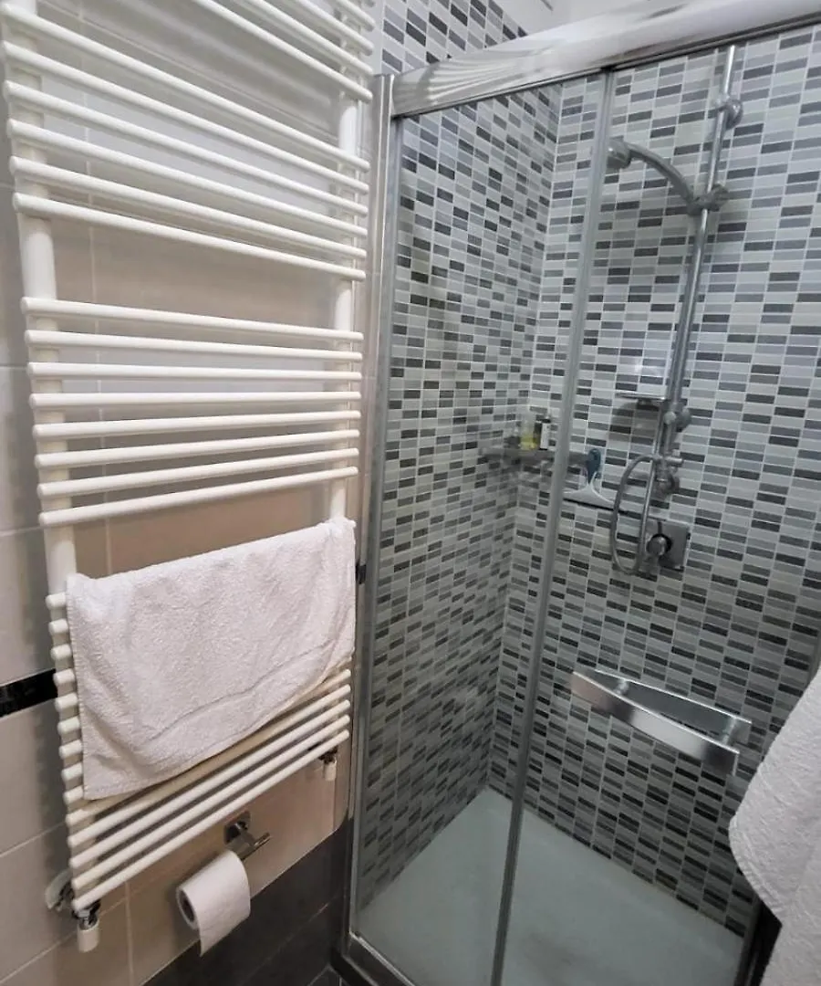 B&B - Camera Doppia Con Bagno Privato In Stupendo Attico Con Vista Mozzafiato Milan Bed & Breakfast