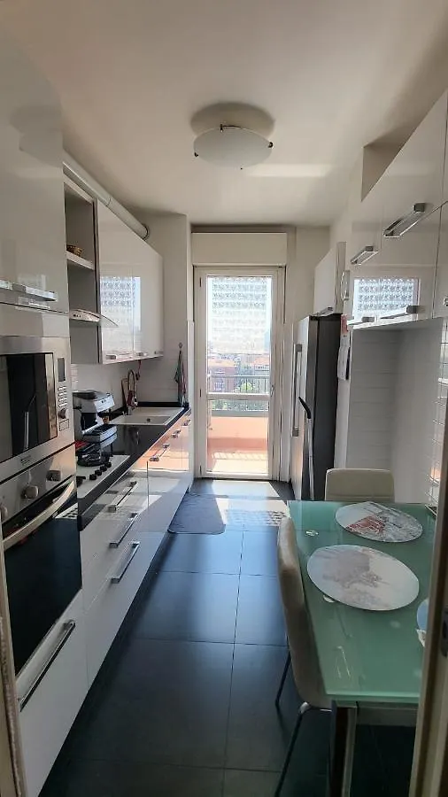 B&B - Camera Doppia Con Bagno Privato In Stupendo Attico Con Vista Mozzafiato ミラノ ベッド・アンド・ブレックファスト